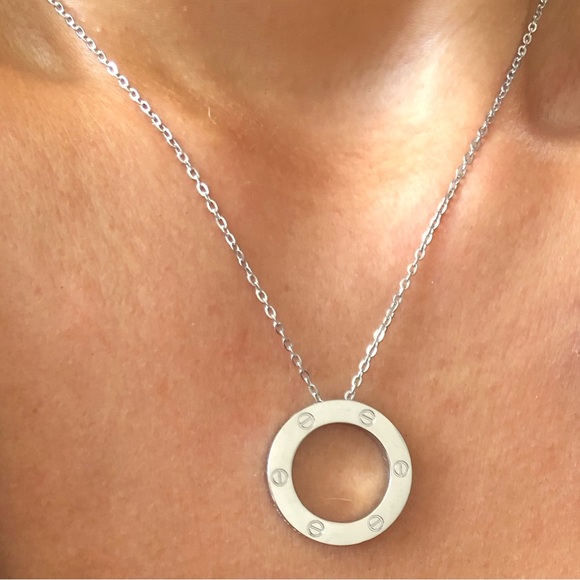 Screw Circle Pendant Necklace - Picture 4 of 12